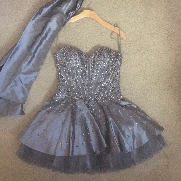Formal Dress - Picture 1 of 3